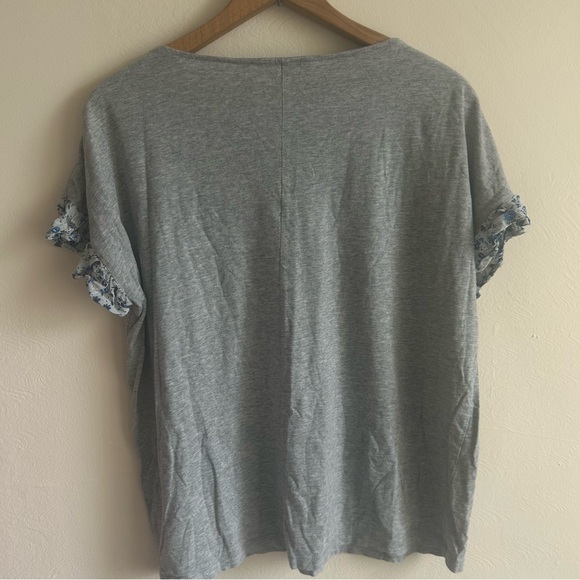 Uniqlo x Studio Sanderson Floral Ruffle Sleeve Gray Tee - Size L - Picture 4 of 4